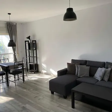 Apartment Modern 1 Bed In Port & Pool Estepona