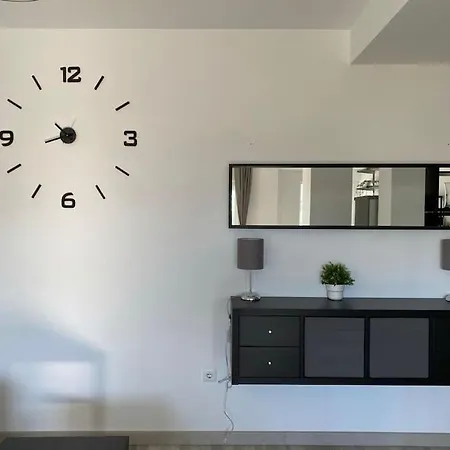 Apartment Modern 1 Bed In Port & Pool
